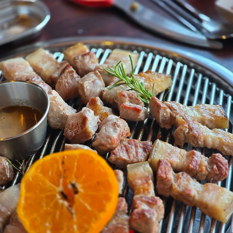 Cross-section of the sliced grilled black pork