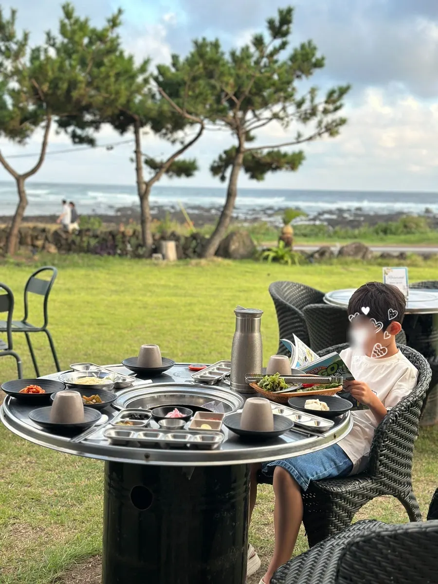 四种盐搭配墨西哥辣椒、橄榄的小菜