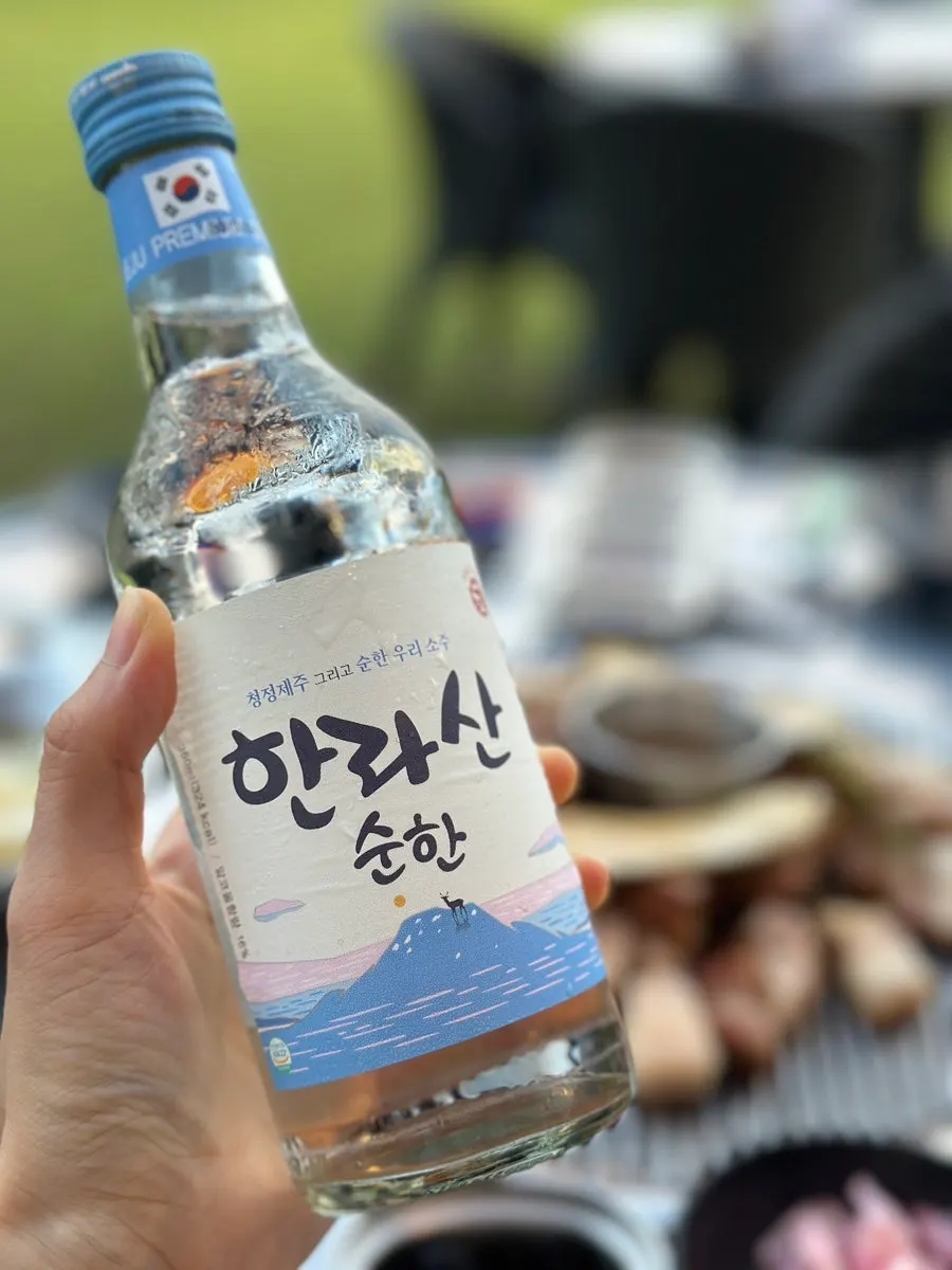 放着鳀鱼酱的黑猪肉烤盘