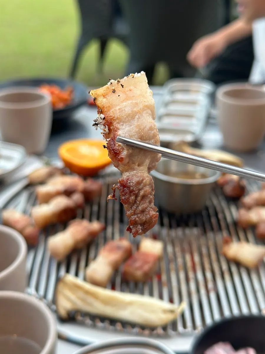 泡菜锅与黑猪肉的一整桌菜