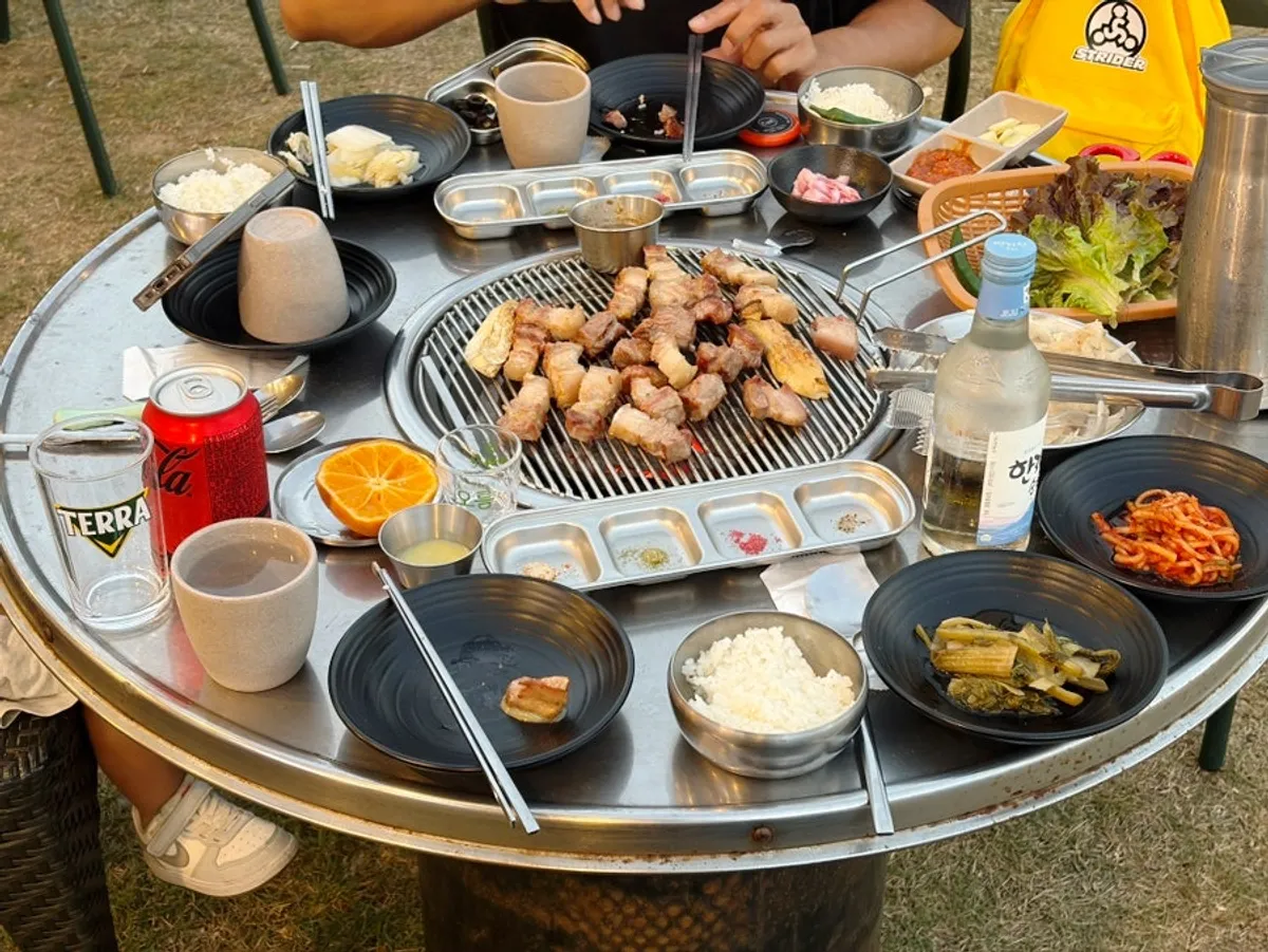 서귀포 제주힐링돼지 야외 테이블 오션뷰