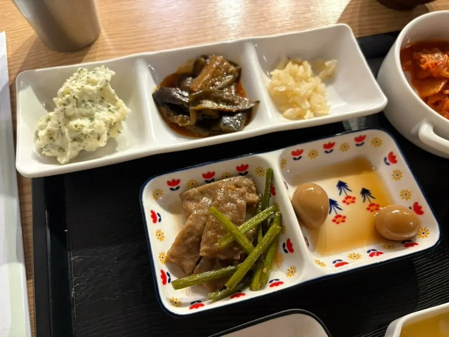 고사리와 취나물 등 나물 반찬