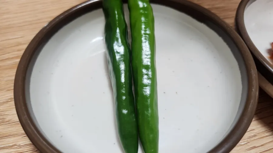 해장국과 함께 나온 고추