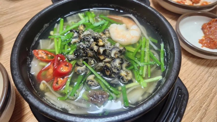 뚝배기에 나온 제주협재 보말해장국