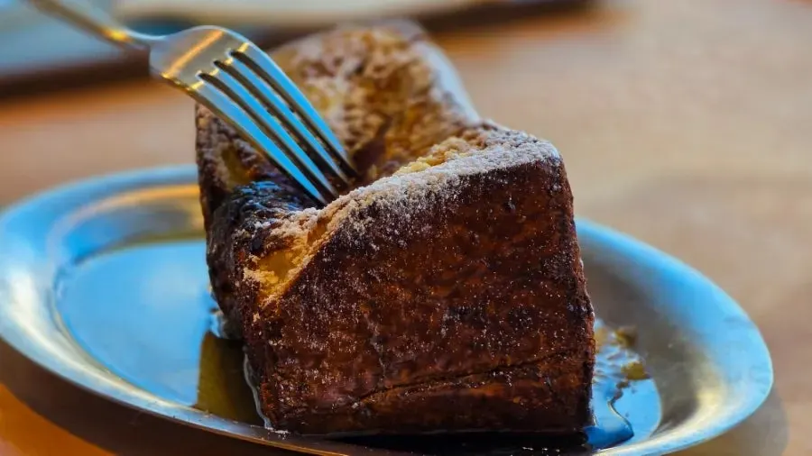 Raicho's French toast served on a plate