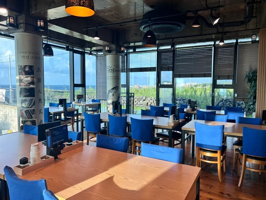 Interior seating suitable for solo diners and groups