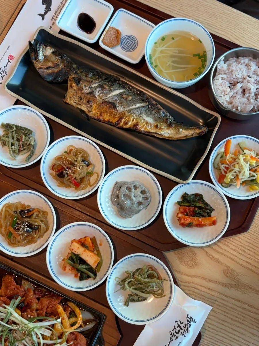화덕고등어구이정식 상차림