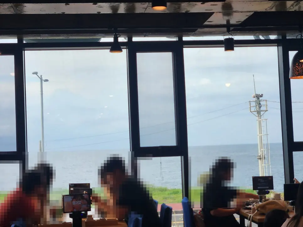 생선구이 식당 내부 좌석
