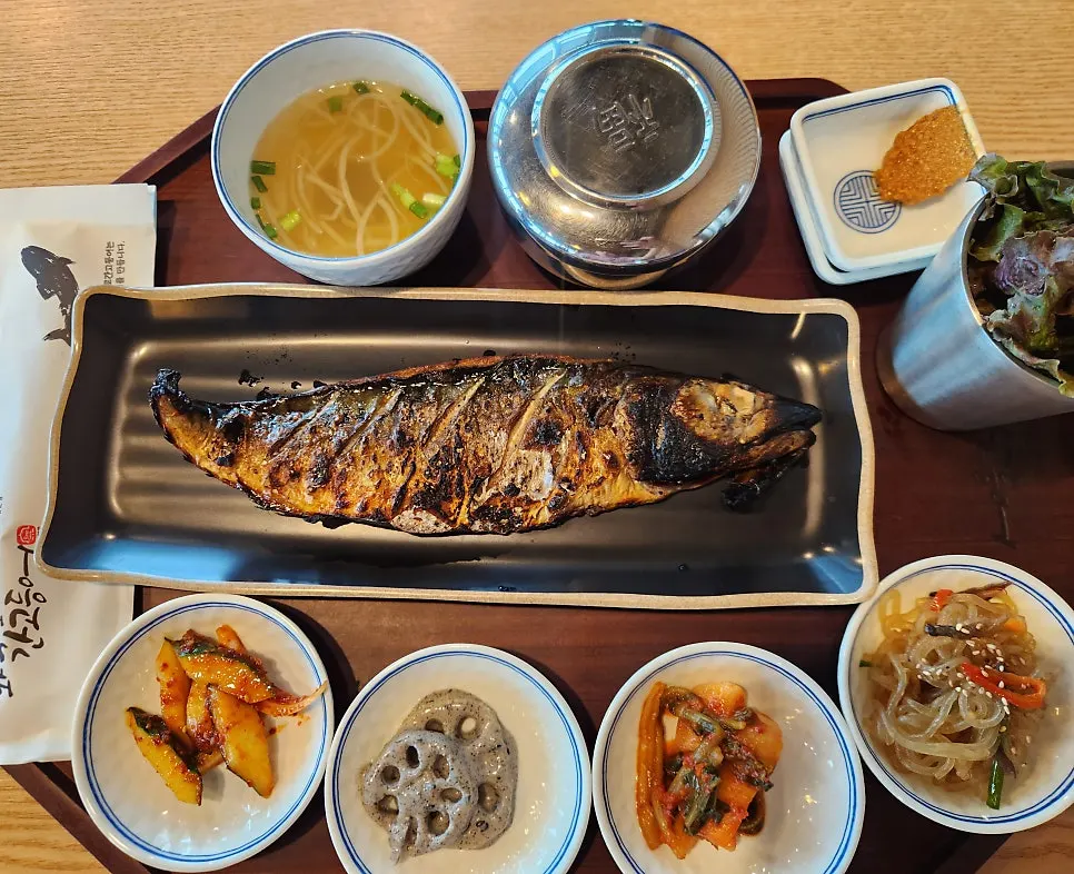 고등어와 임연수구이 반상