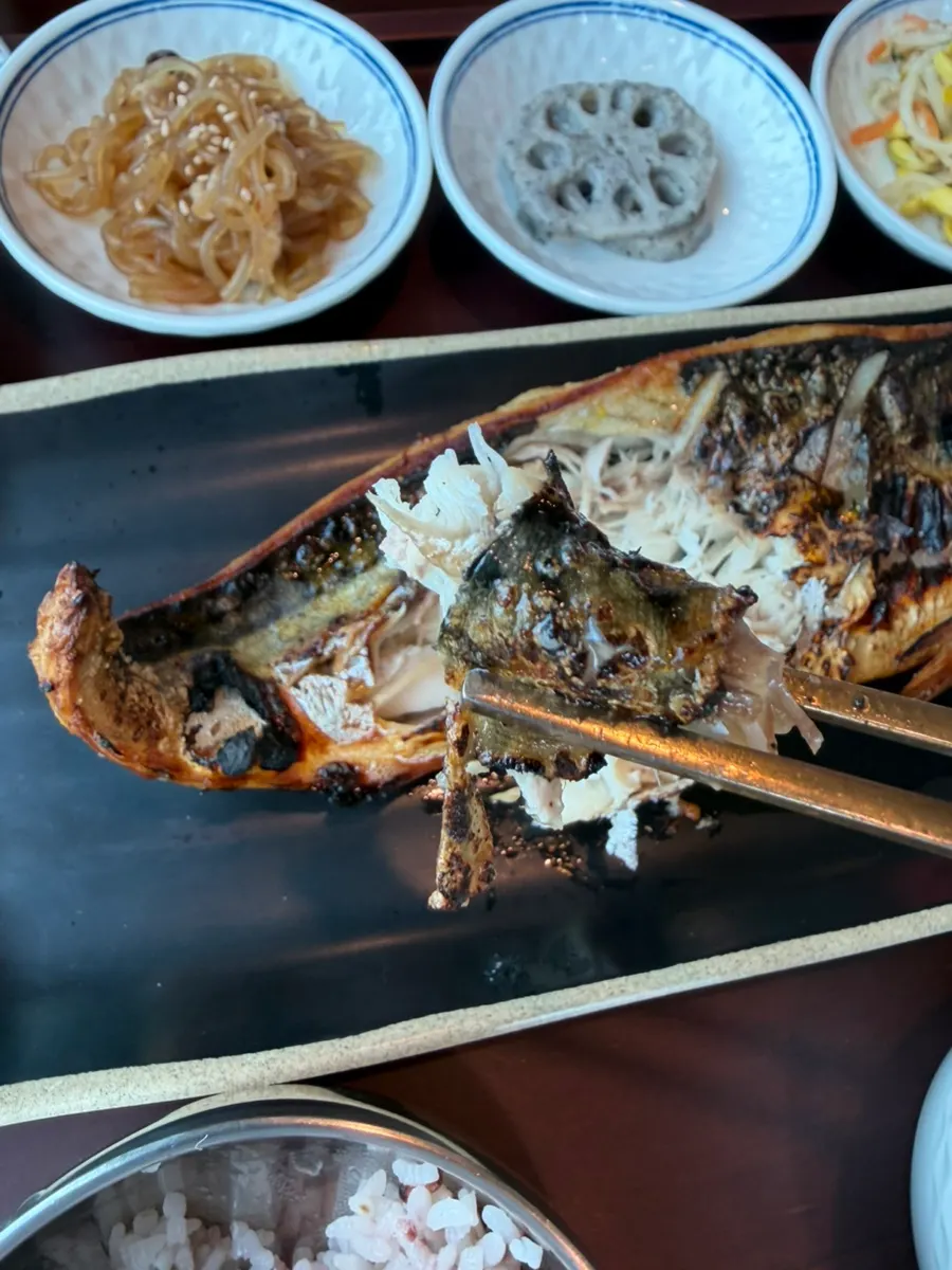 Grilled mackerel on wrap vegetables