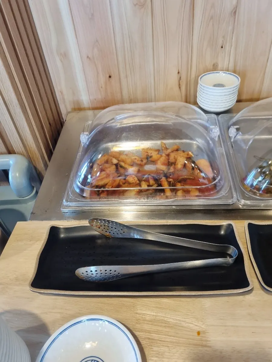 셀프바 잡채와 나물 반찬