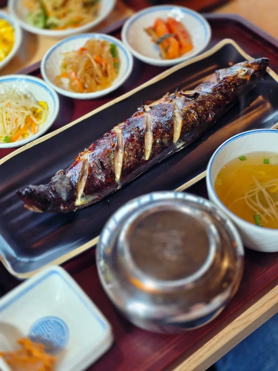 고등어정식 2인과 제육 단품 세트 상차림