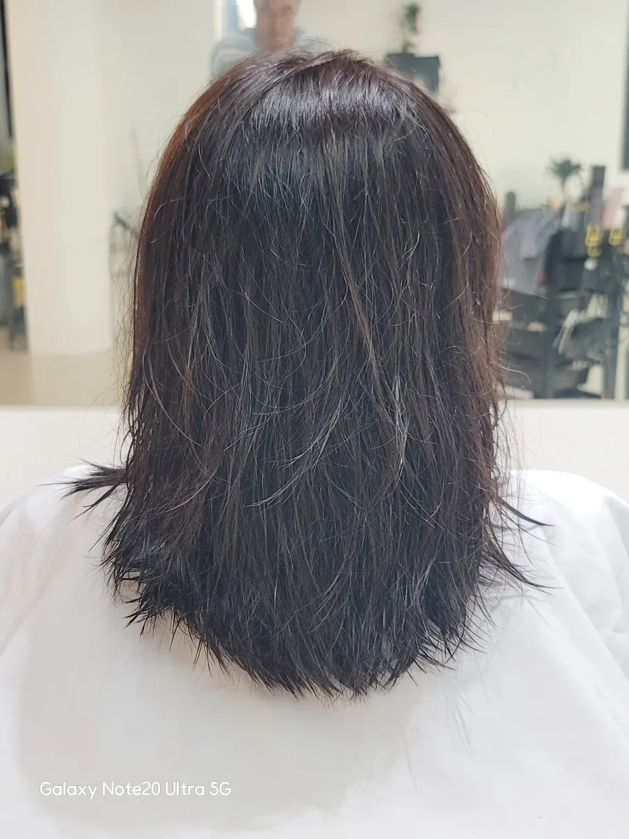 Checking hair condition before the treatment