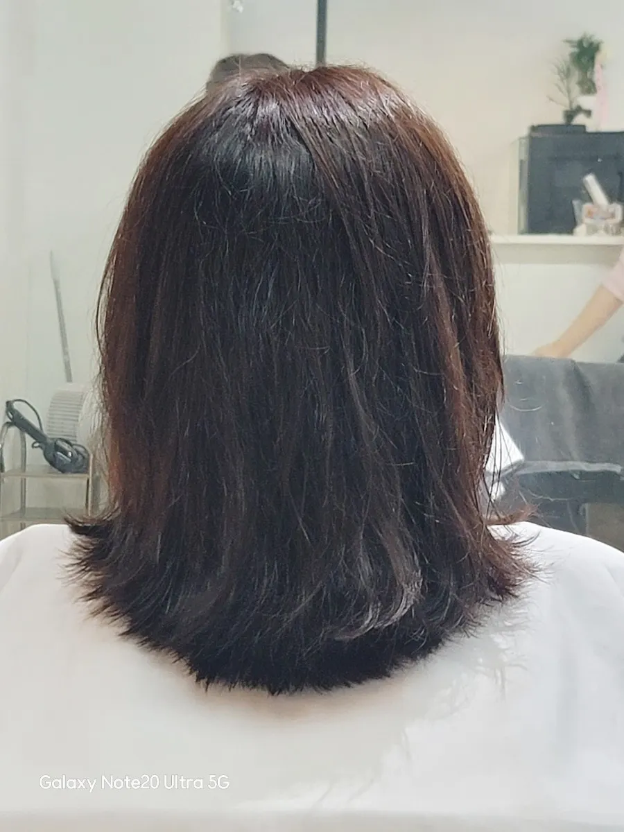 Smoothing the texture with a blow-dryer after shampooing