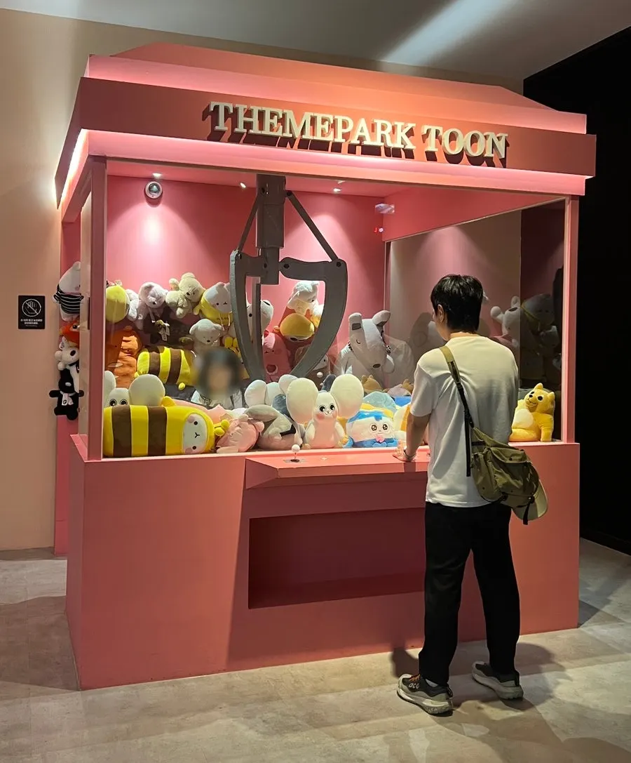A vertical photo zone styled like a scene from a webtoon