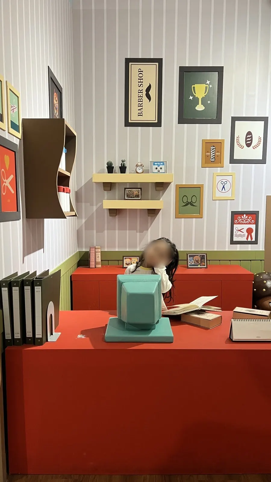 A set recreating scenes from the Bread Barbershop cartoon