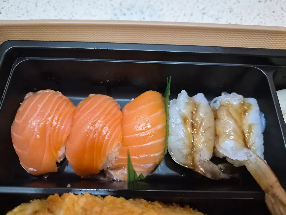 Full spread of the packed Jejju lunch box