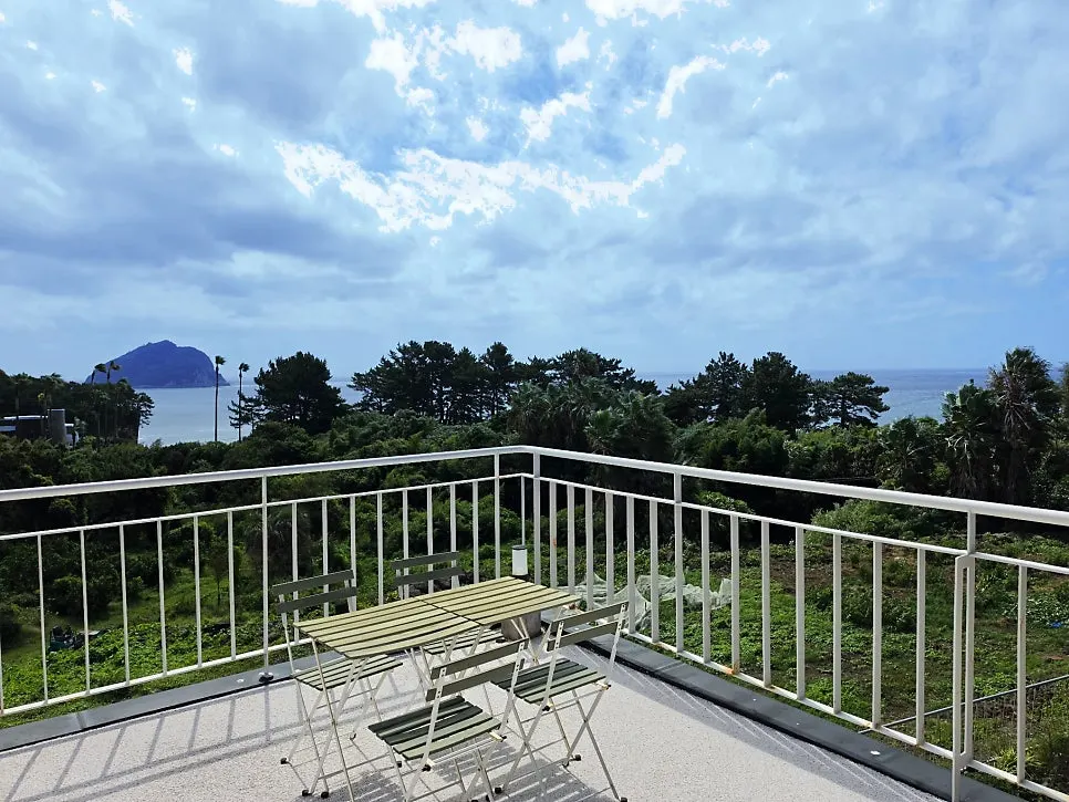 View of the Seopseom ocean-view café