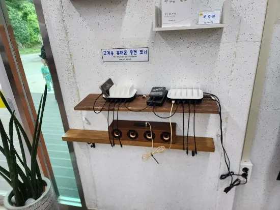 이유식 데우는 전자레인지가 있는 공간