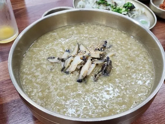 한사발 가득 담긴 면주막 전복죽