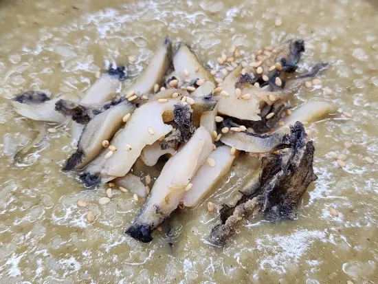 전복이 들어간 전복죽 한 숟갈