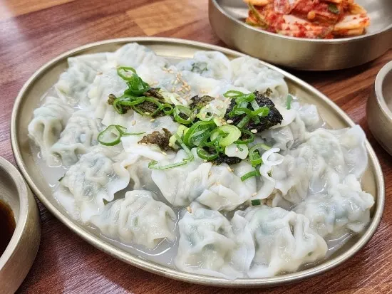 속이 꽉 찬 물만두 단면