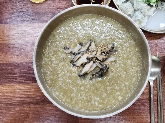 식사를 마친 면주막 테이블