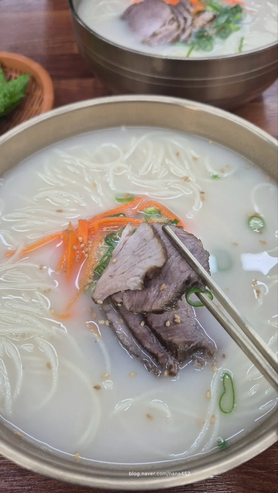 제주 아침미소목장 나들이 후 이동하는 가족 여행 장면