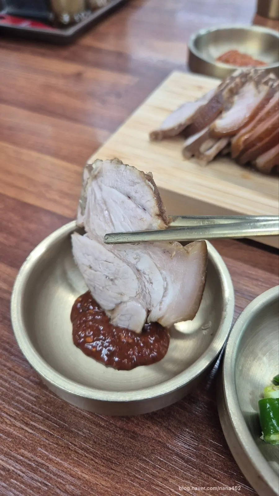 고기국수와 돔베고기를 함께 즐긴 식사 테이블