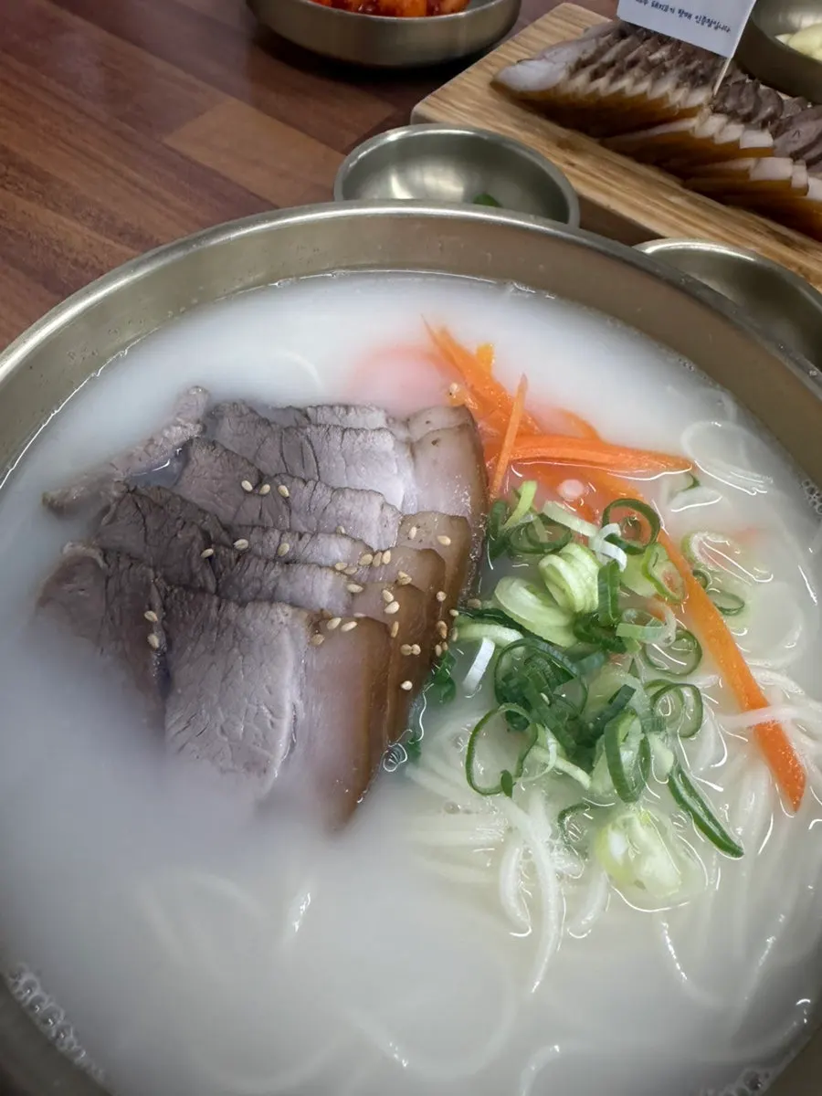 고기국수와 비빔고기국수 한 상