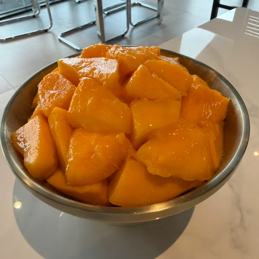 Bingsu piled high with fresh apple mango