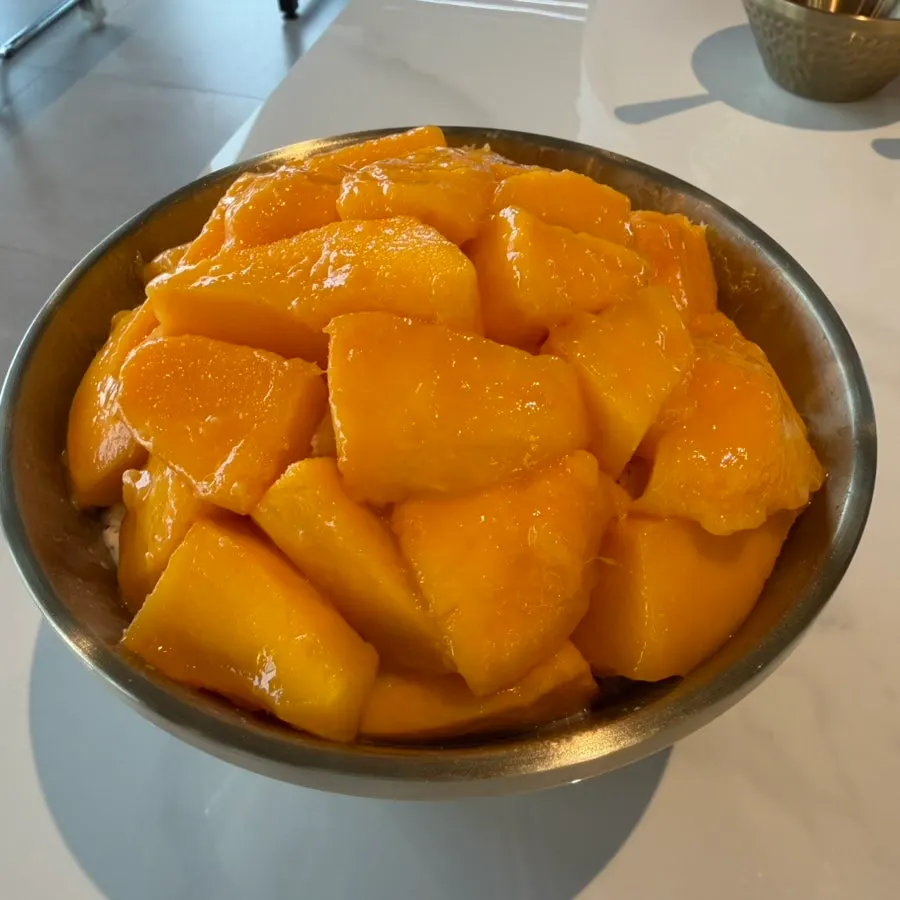 Thickly cut pieces of apple mango