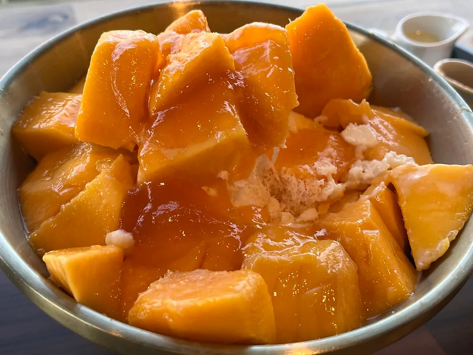Mango puree served alongside the bingsu
