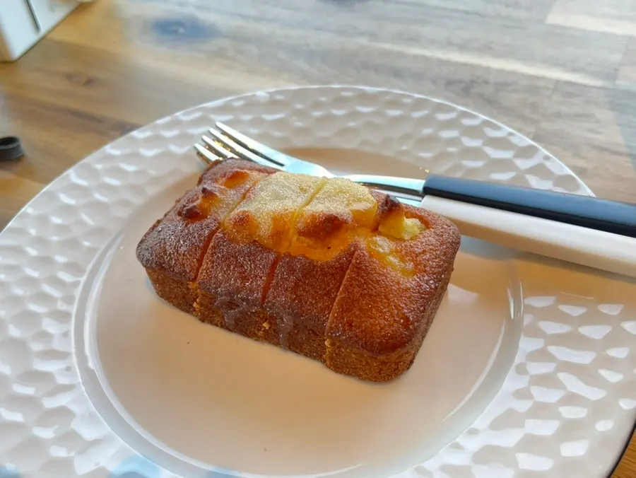 Mango rib bone piece served with plastic gloves