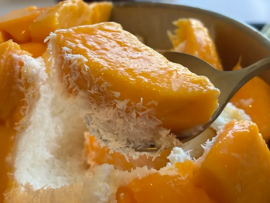Finely shaved snow ice beneath the mango