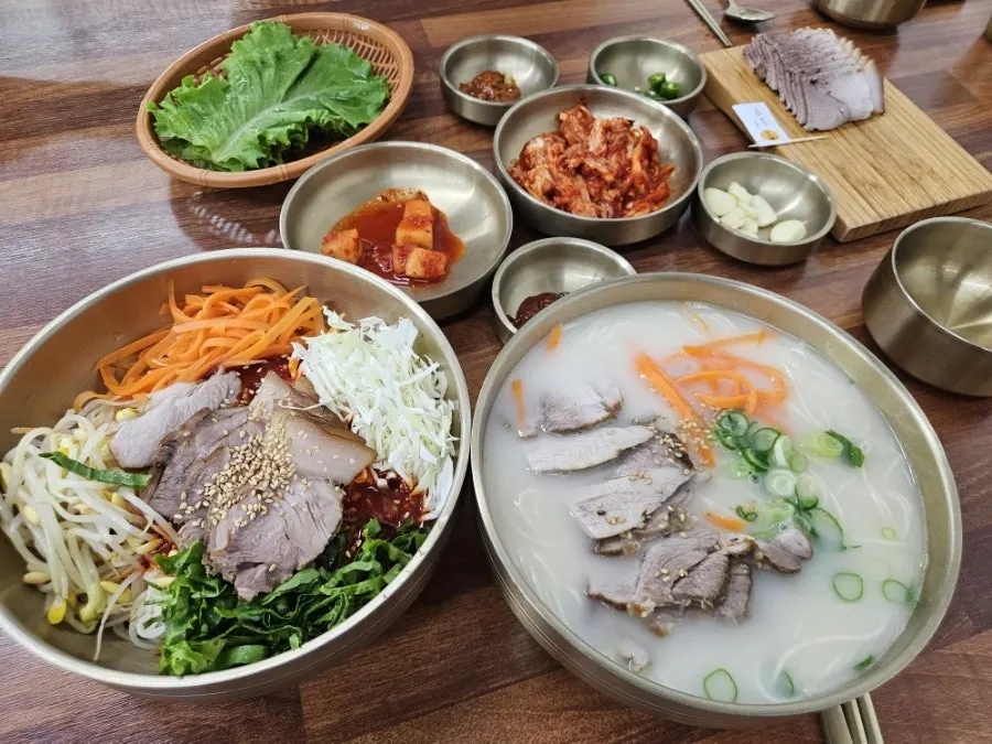 네 번 리필해 먹은 면주막 김치 접시