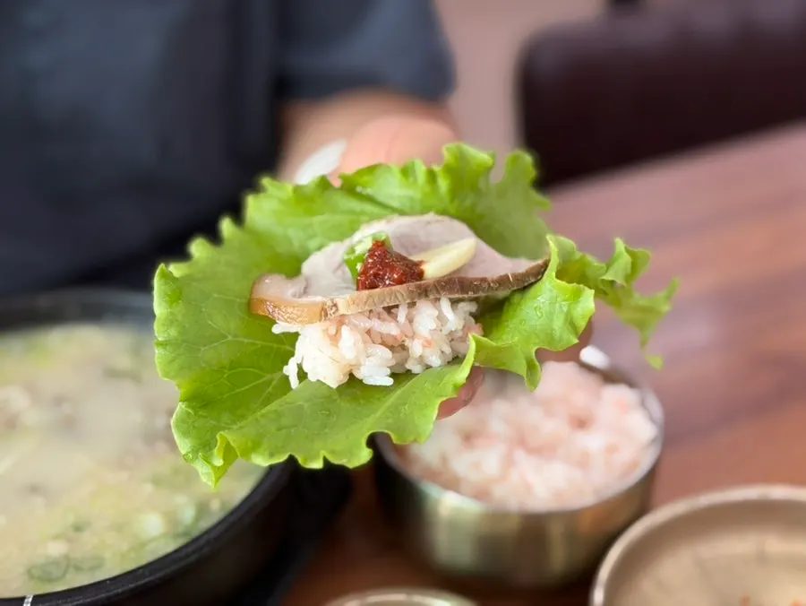Dombegogi platter served with lettuce wraps