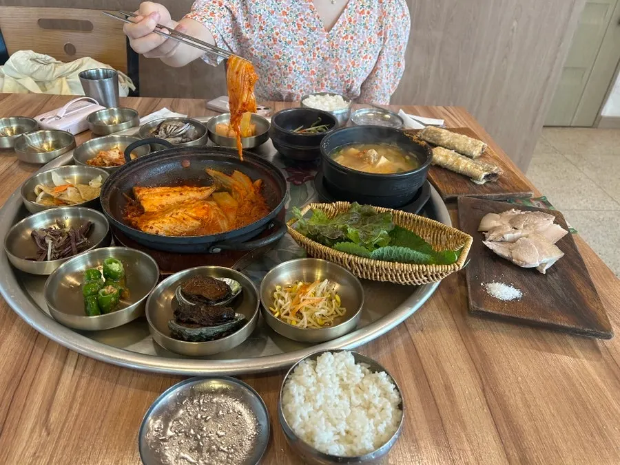 리필 가능한 나물 반찬 셀프바