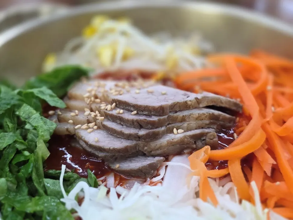 제주 흑돼지 고기비빔국수