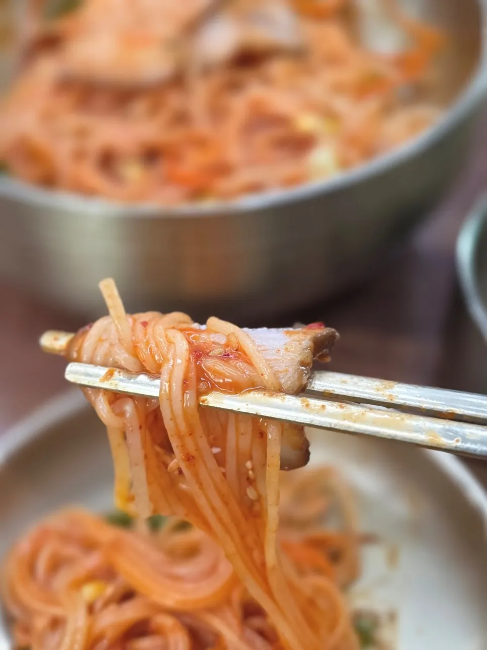 새콤매콤한 고기비빔국수 면발