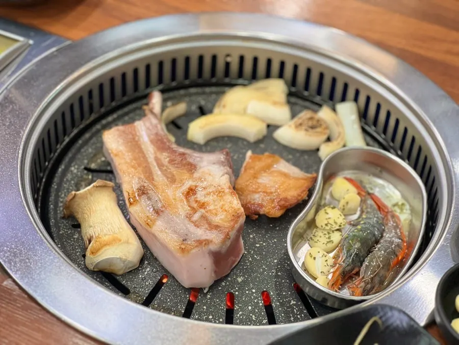 Black pork sliced into bite-sized pieces