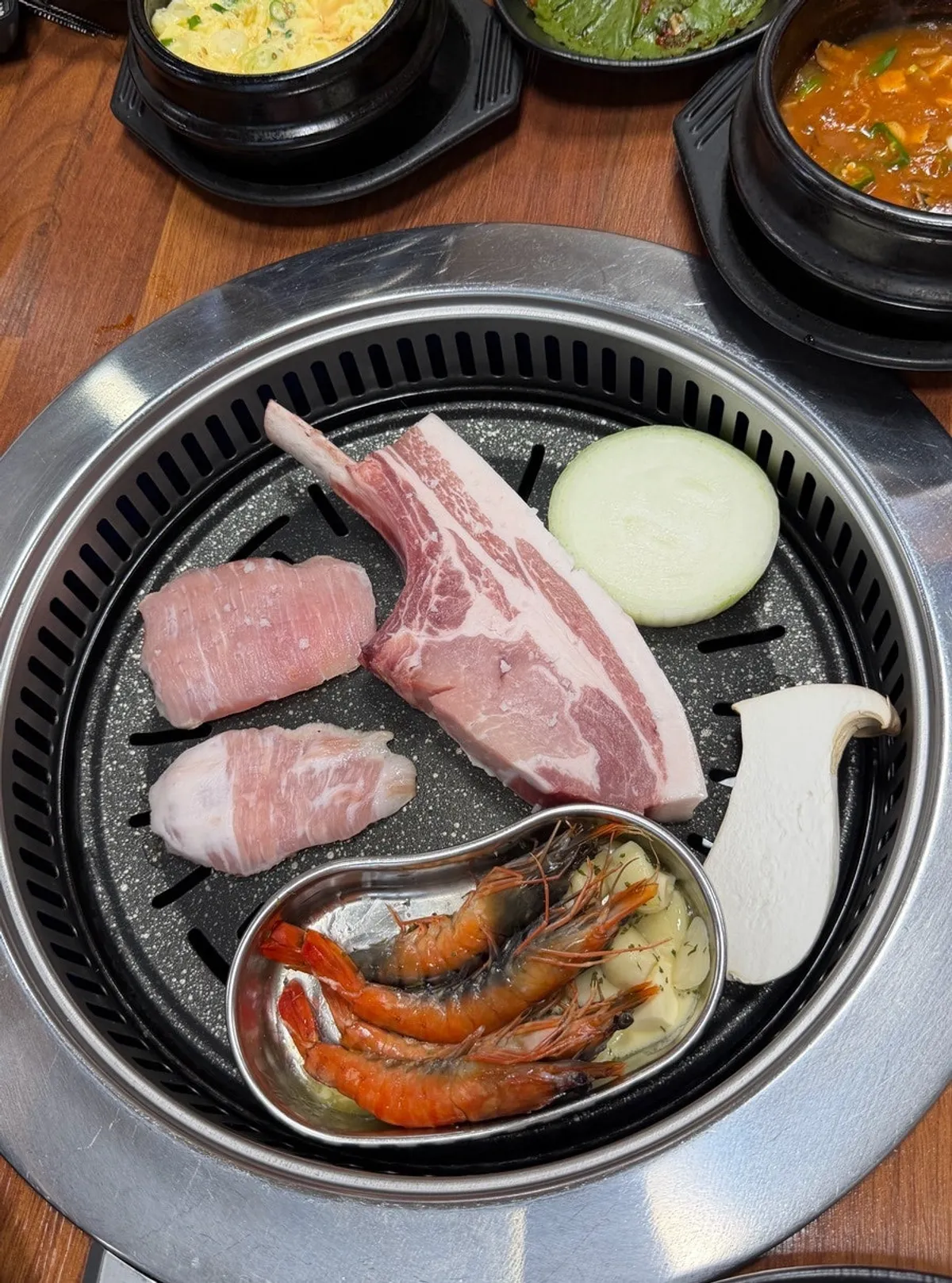 불판 가득 올린 흑뼈등심과 흑목살
