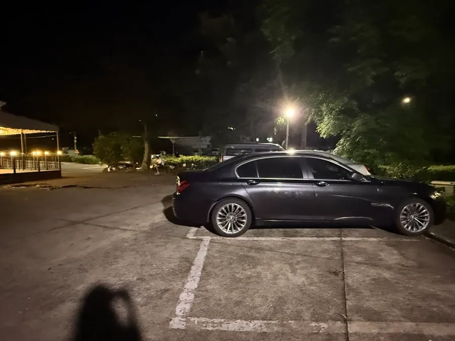 Parking space in front of Oreumak Garden