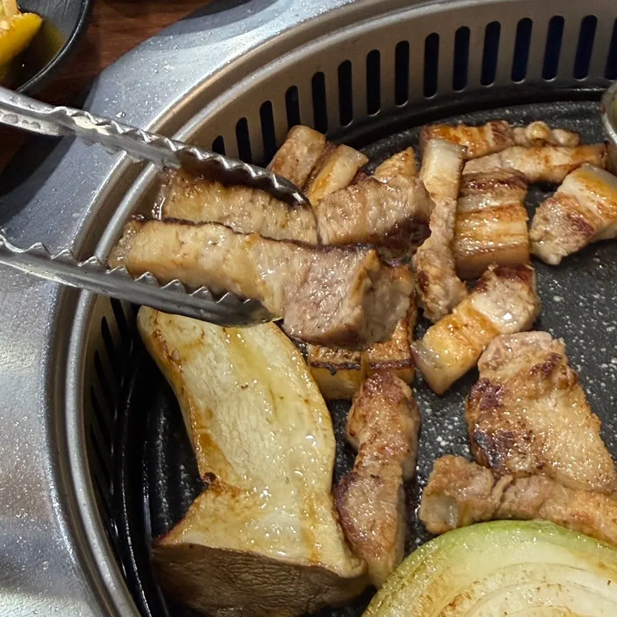 A thick piece of grilled heukogyeop