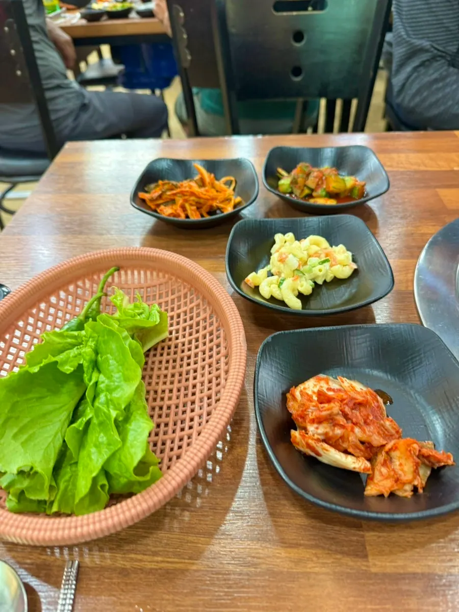 뼈등심 항정살 목살 세 부위 흑돼지