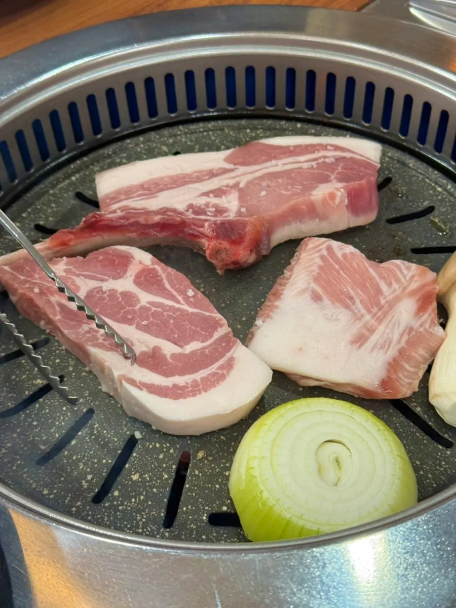 제주 한라산 막걸리와 고기 한 상
