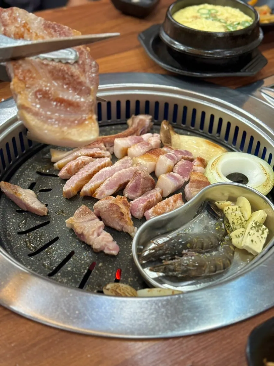 오르막가든 흑돼지 구이 상차림