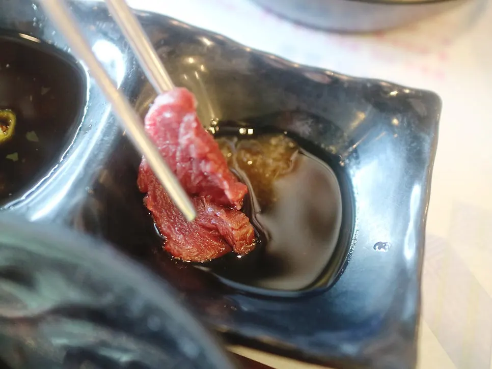 Horse sashimi plated with flower decorations