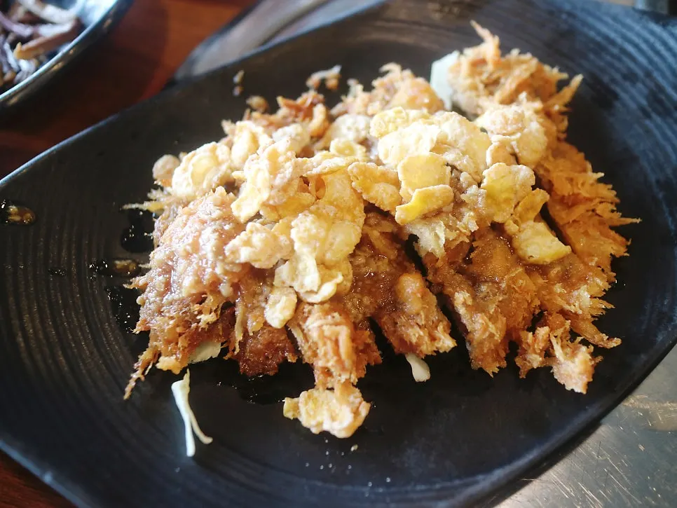 Cornflake-crusted horse makasseu