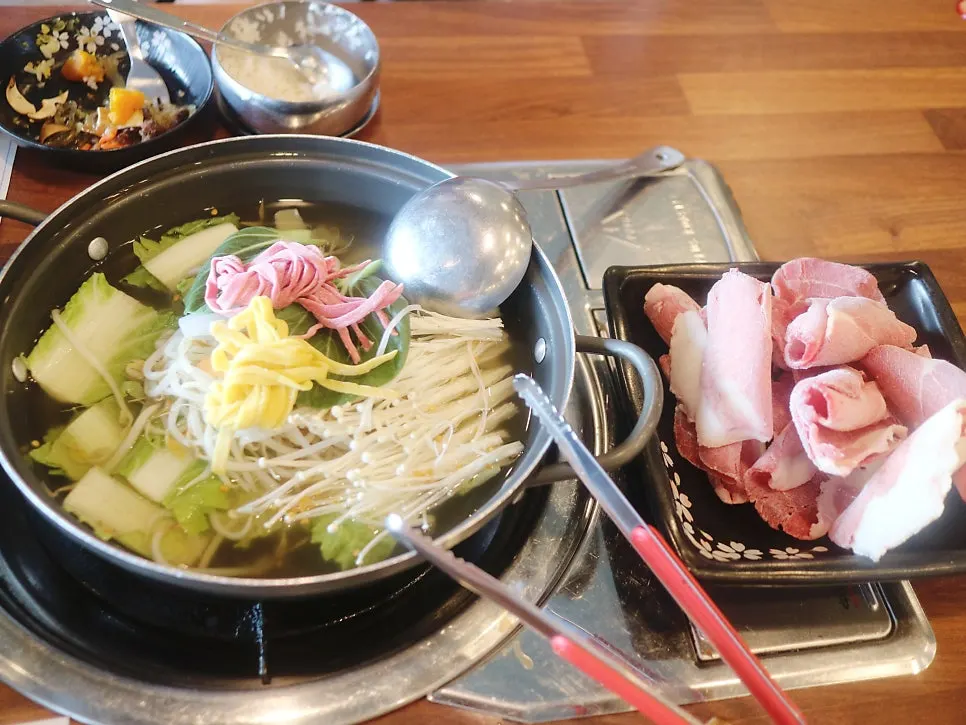 Horse meat shabu-shabu in vegetable broth